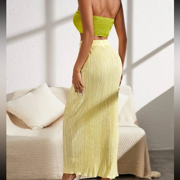 New 2-Piece Tube Top & Skirt Set - Picture 3 of 10